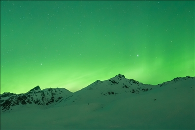 Чудо, озаряющее ночное небо Аляски: завораживающее Северное сияние