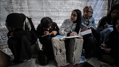 Filistinli çocuklar zorlu koşullarda Çocuk Günü’nü karşılıyor