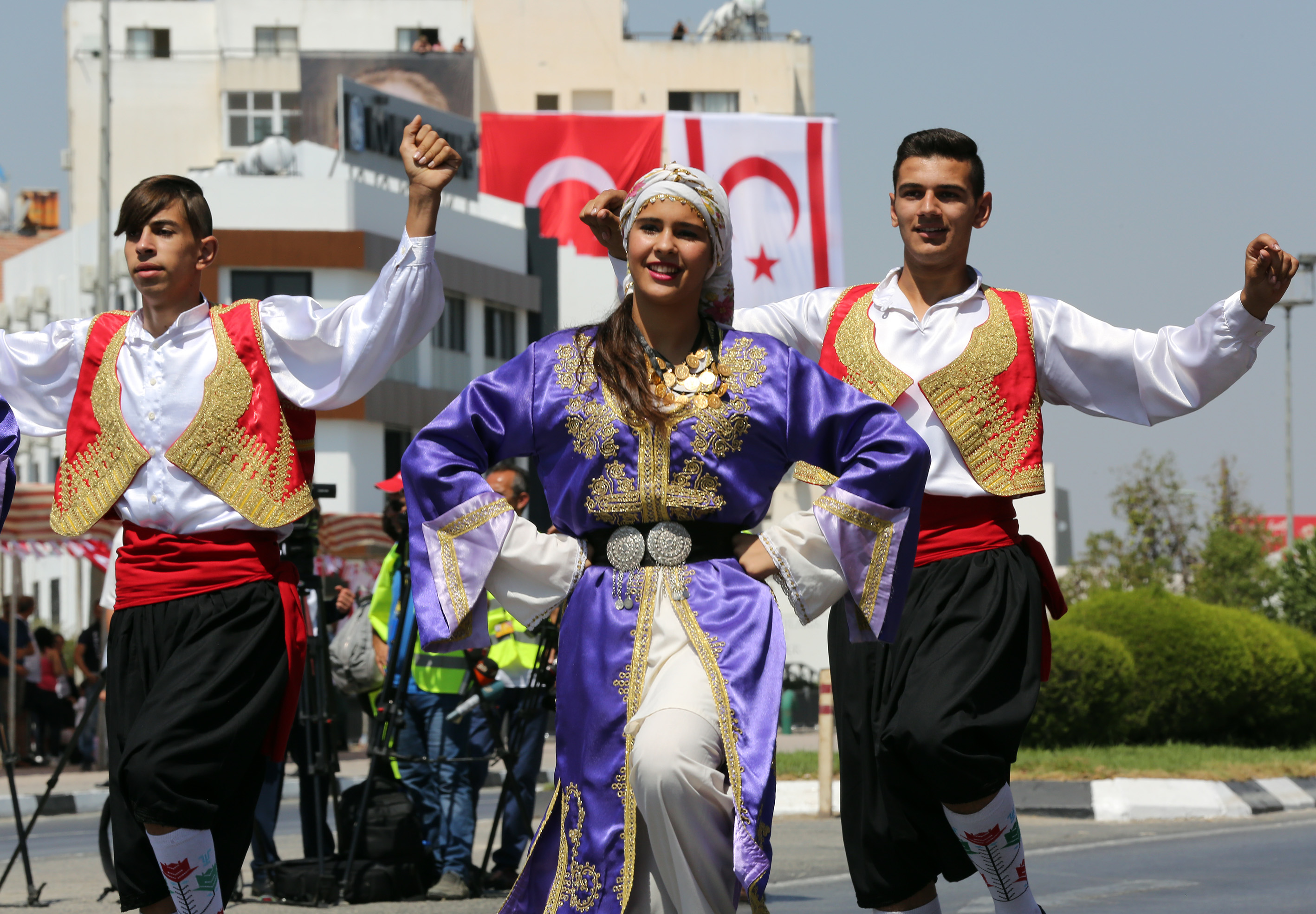 Где живут турки. Кипр греки-киприоты. Кипр население киприоты. Турецкий национальный костюм. Турки киприоты.