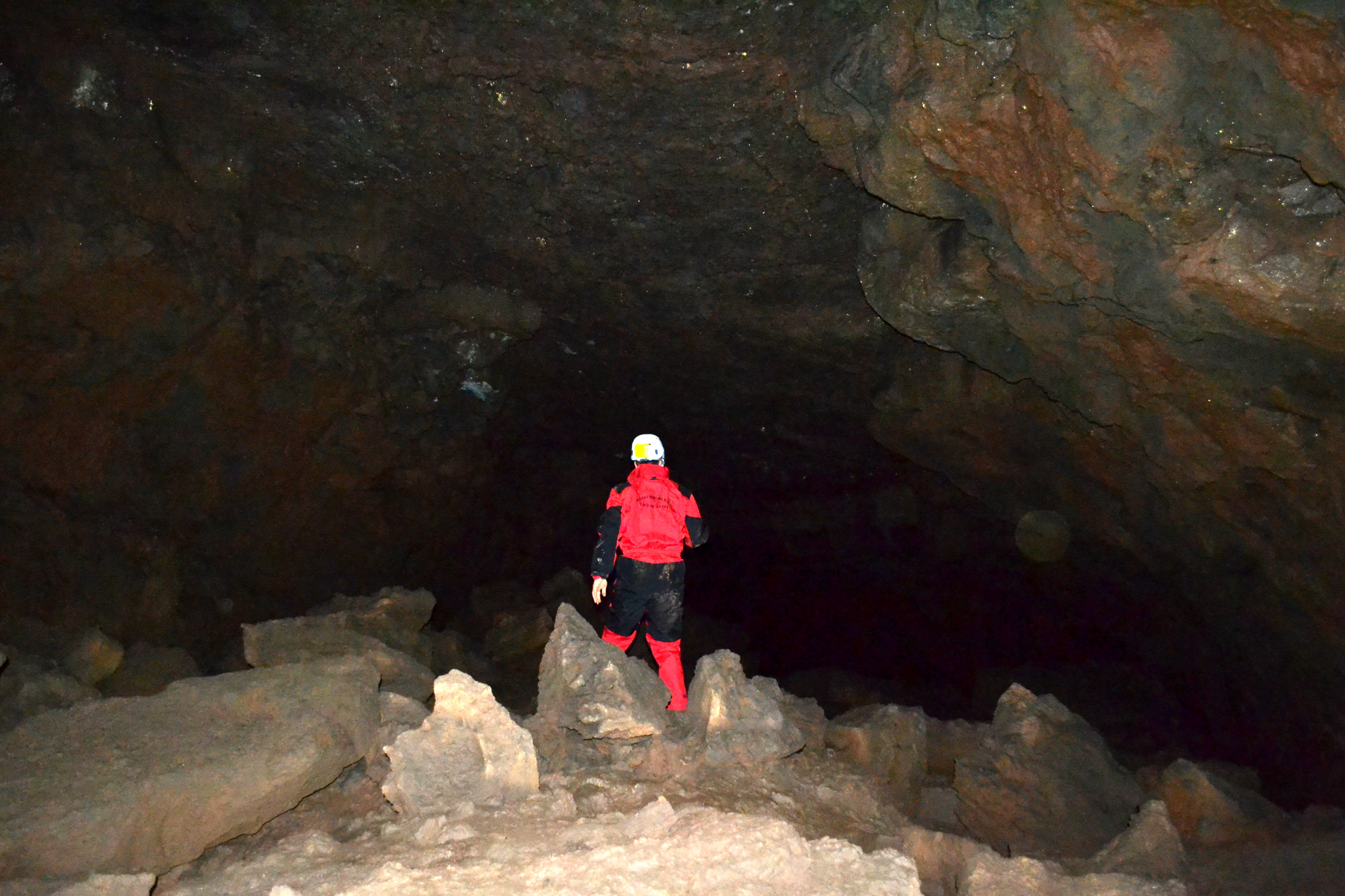 lav tüpü mağarası