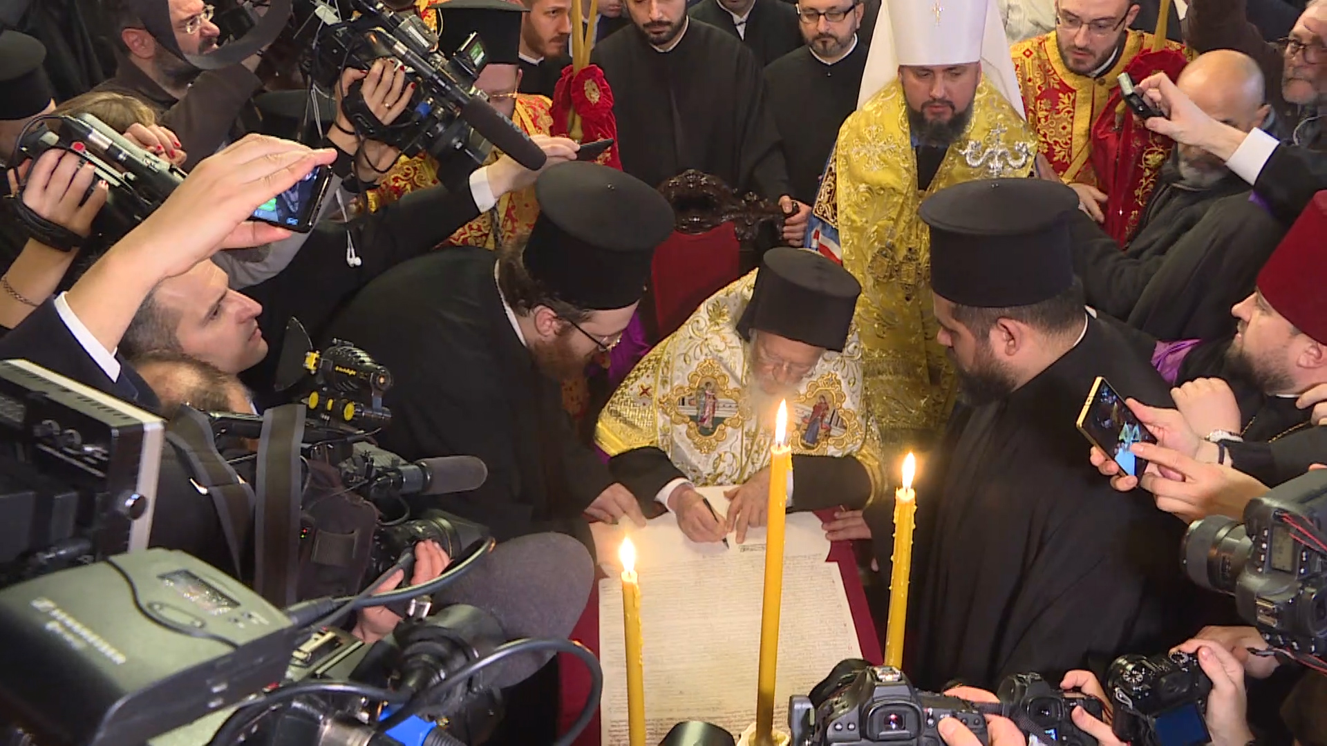 Ukrayna Ortodoks Kilisesi "otosefal" statü kazandı