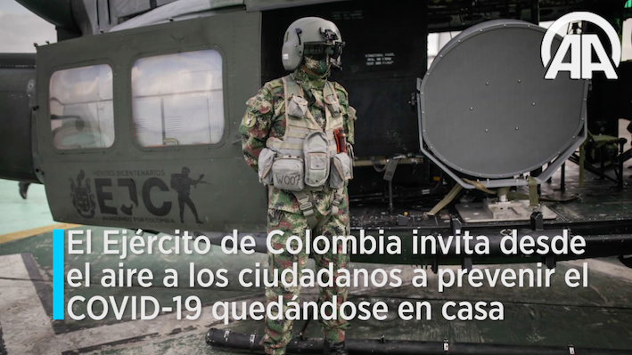 El Ejercito De Colombia Invita A Los Ciudadanos A Quedarse En Casa Durante La Cuarentena Del Coronavirus Covid 19 Con Mensajes Desde El Aire Agencia Anadolu