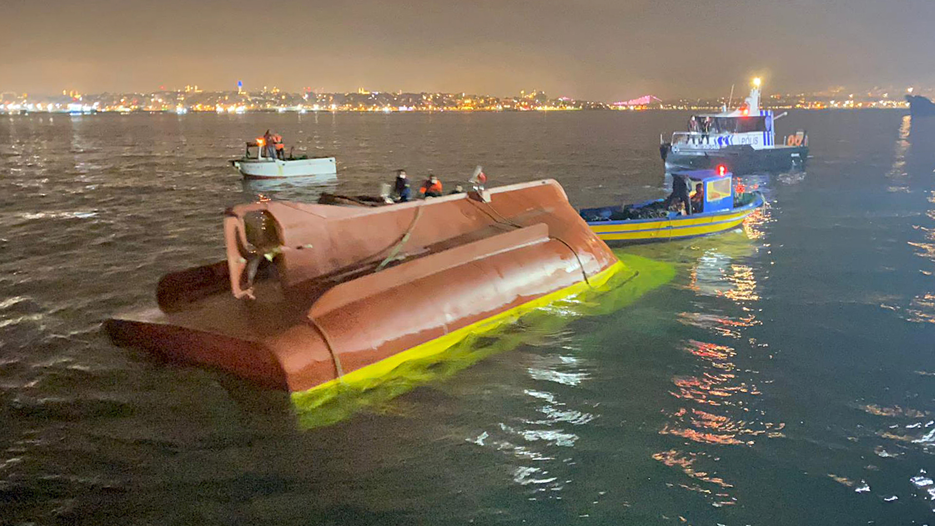 Istanbul Da Balikci Teknesi Batti 2 Olu