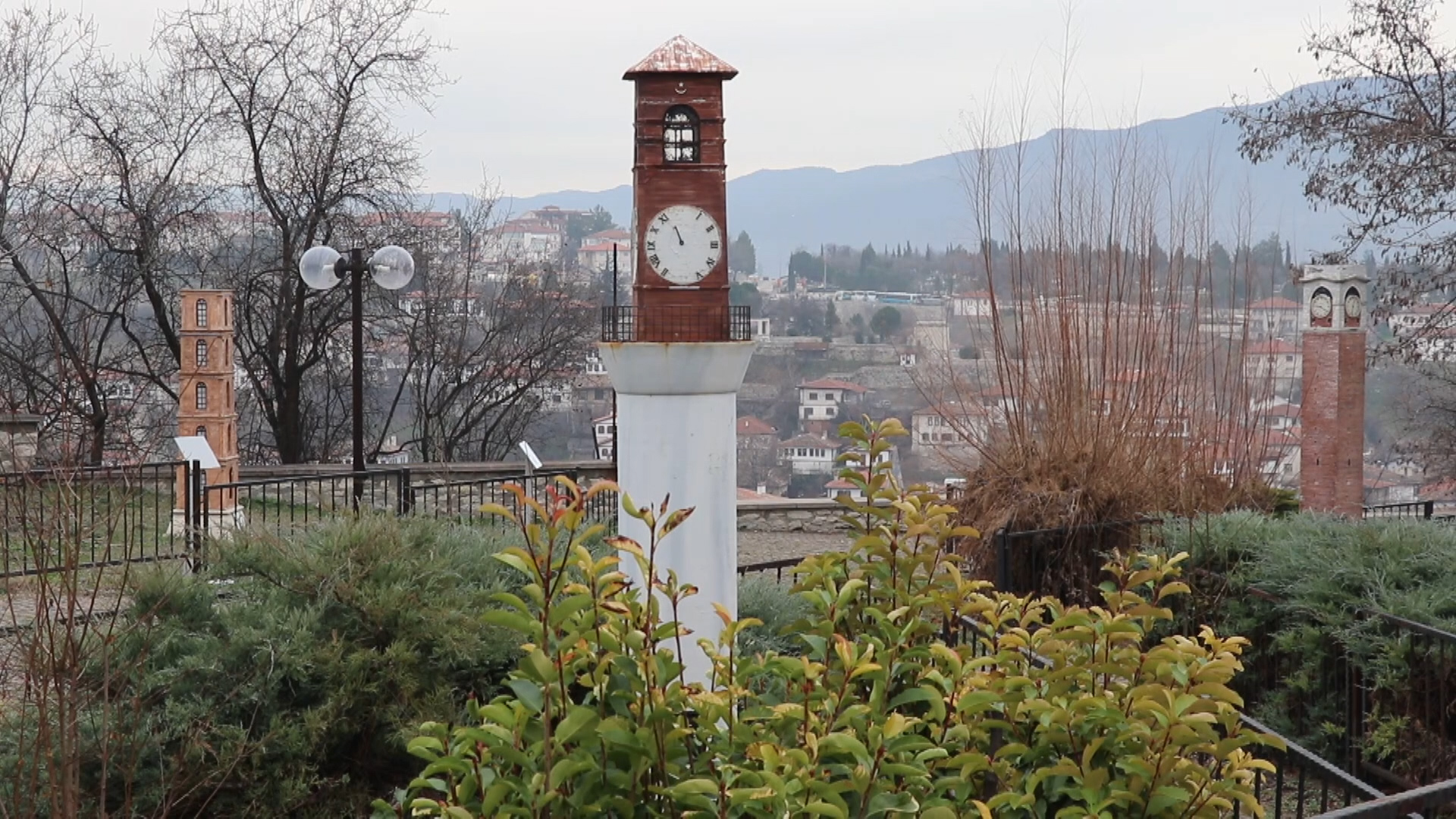 Osmanlı'nın minyatür saat kuleleri zamana tanıklık ediyor