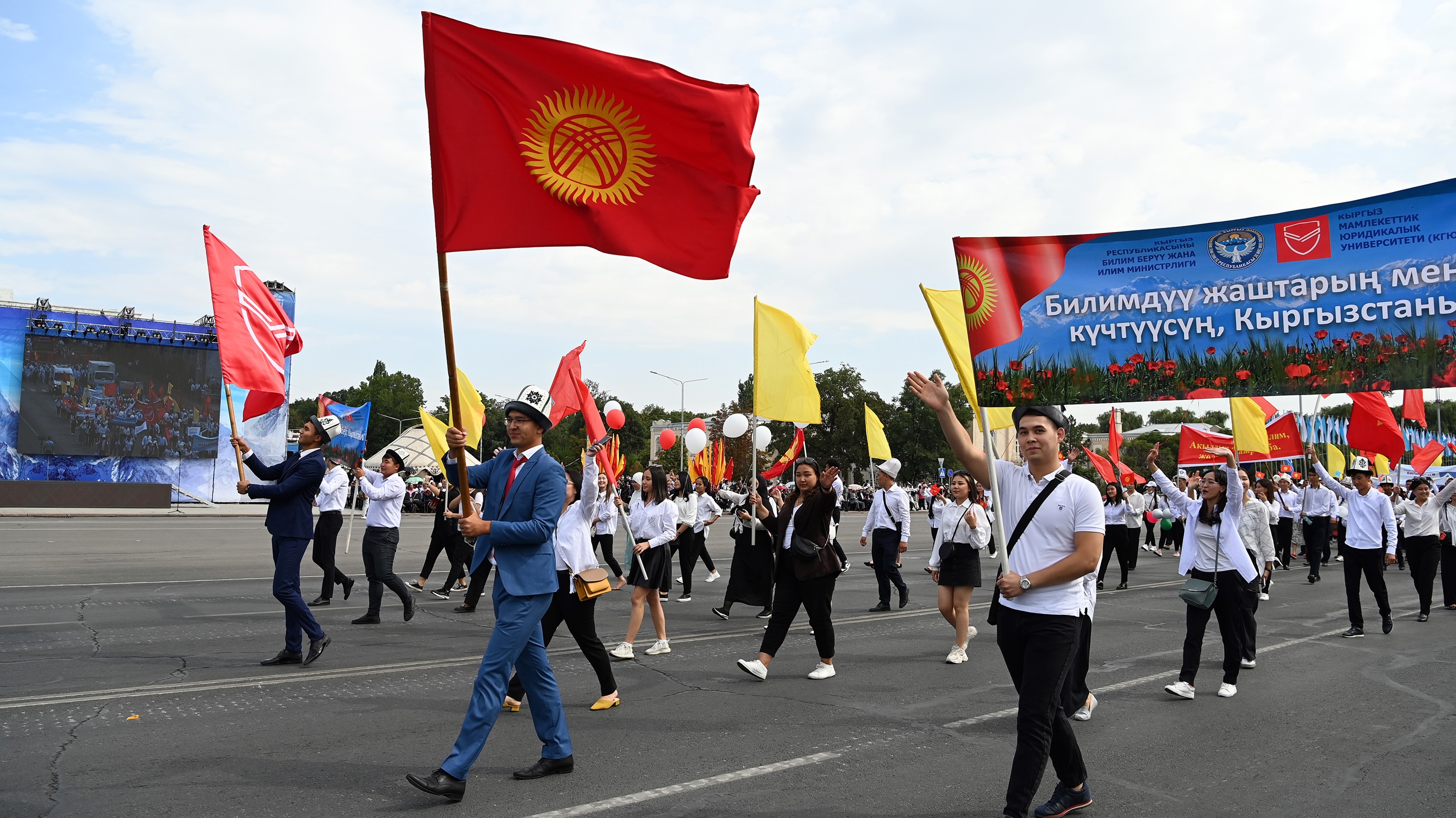 Парад в бишкеке. 30 Лет независимости Кыргызской Республики. 31 Августа - день независимости Кыргызской Республики. Независимость Кыргызстана 1991. 1991 31-Август Кыргызстан.