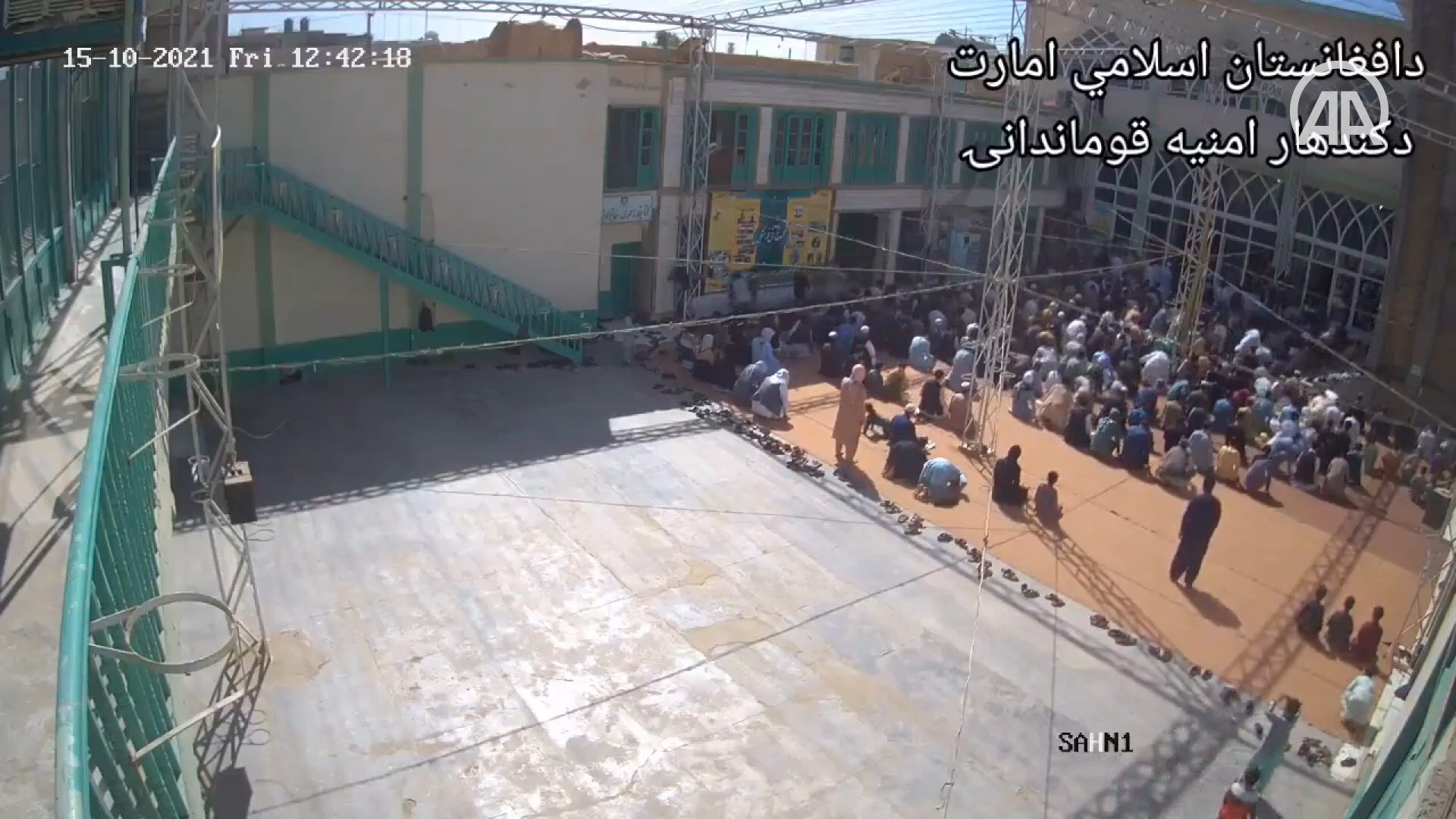 Видео нападения теракта. Террорист напал на мечеть. Террористы напали на школу.