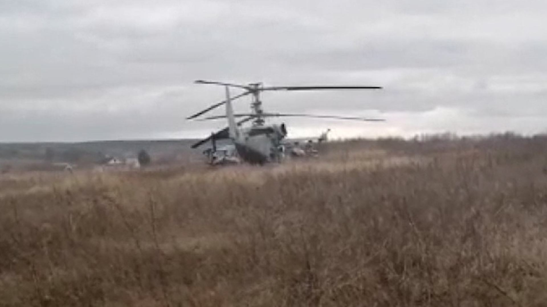 Вертолет перебрасывал отряд. Ка-52 Гостомель. Ка-52 вертолёт на Украине. Подбитый ка 52 в Гостомеле. Ми-24 вертолёт Украина.