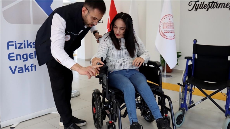 Serebral palsili Dilan, fizik tedavi gördüğü merkezde meslek de öğreniyor