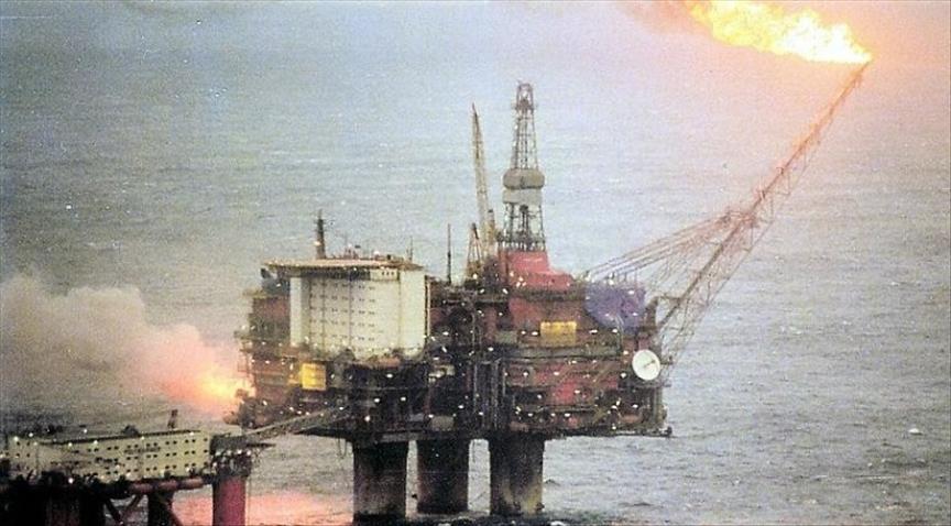 Oil price slump hit US giants Exxon, Chevron on 2nd qtr
