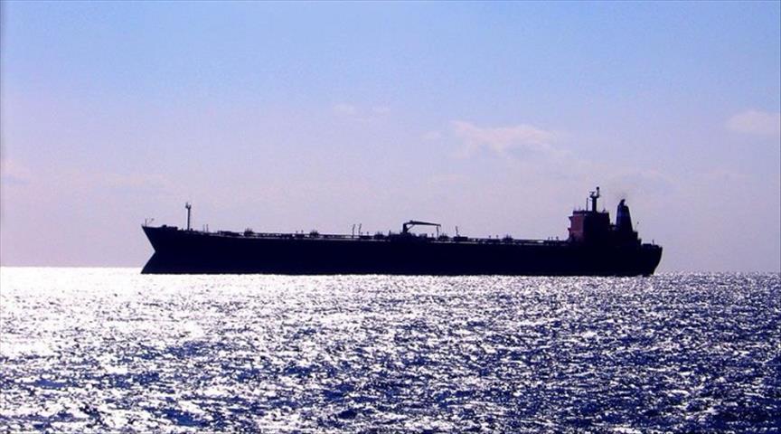 Somali pirates hijack oil tanker in Indian Ocean