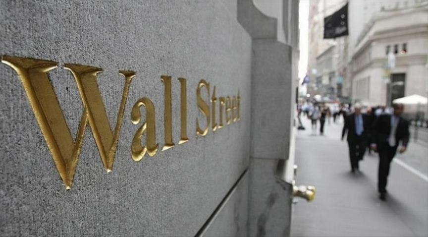 Wall Street closes lower amid decline in oil prices