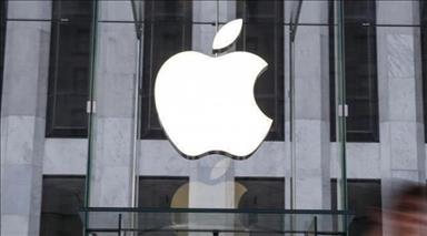 Apple market value reaches $900 billion