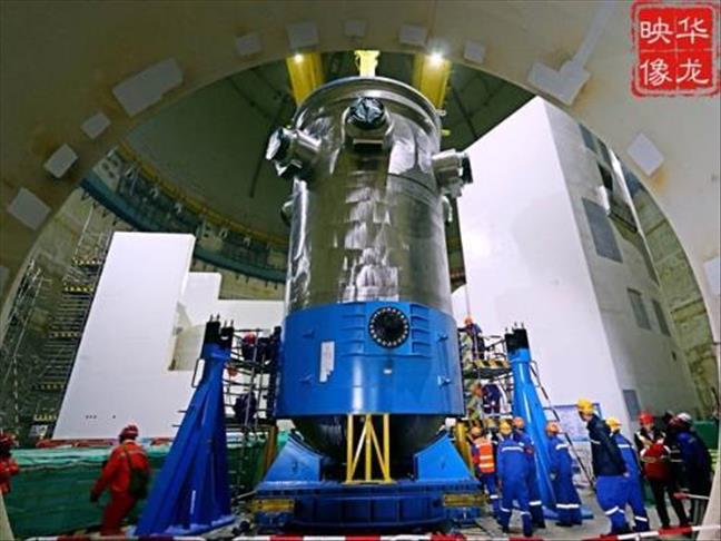 China installs pressure vessel in Fuqing unit 5 reactor