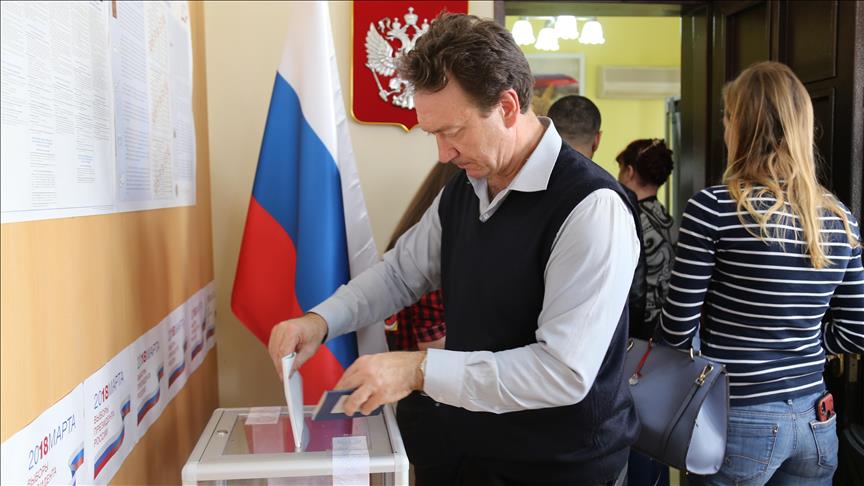 Exit polls show Putin leads Russian presidential race