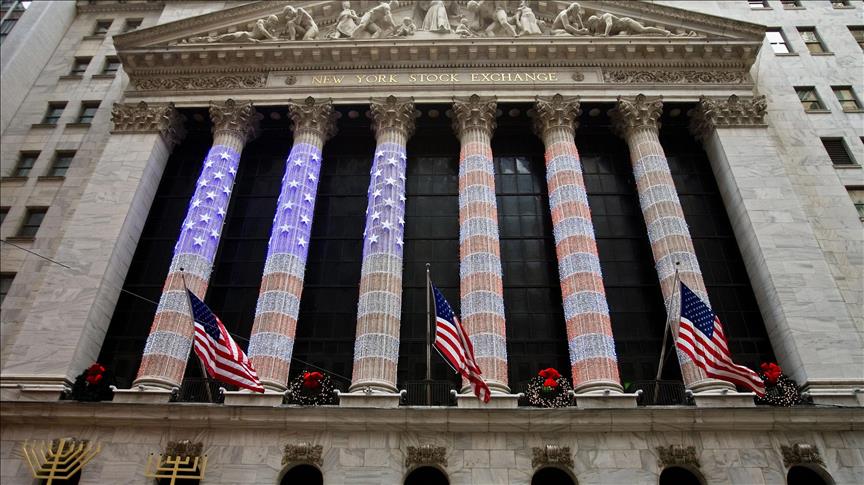 Wall Street falls 2 percent amid trade war fears