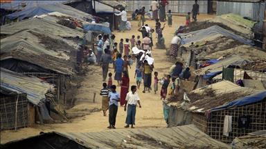 Turkish charity installs solar panels at Rohingya camps
