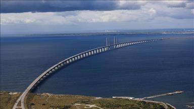 Hanwha Q CELLS solar units power Denmark-Sweden bridge