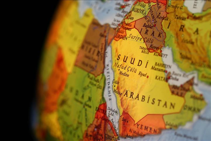 Saudi Arabia expels Canada envoy, halts new trade ties