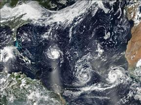 Hurricane Florence continues path to US east coast