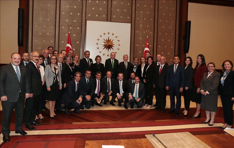 Erdogan meets representatives of US companies in Turkey