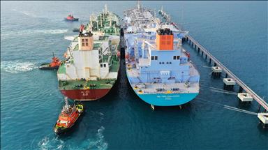 Massive ship-to-ship LNG transfer starts in Turkey