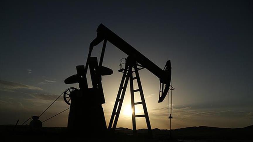 Oil prices at three-month high with weaker dollar