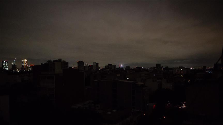 Venezuela arrests 2 over power outage