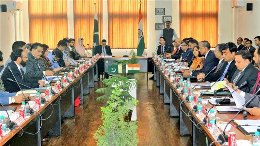 Pakistani, Indian officials meet to quell tensions