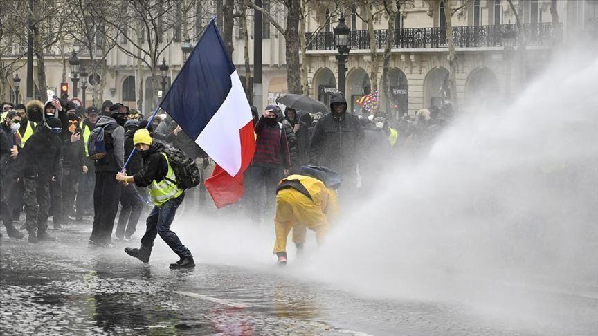 France prohibits weekend Yellow Vest protests