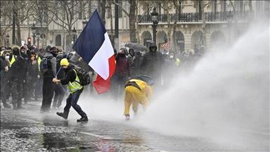 France prohibits weekend Yellow Vest protests