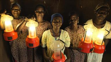 Solar power illuminates power-hungry Malawi countryside