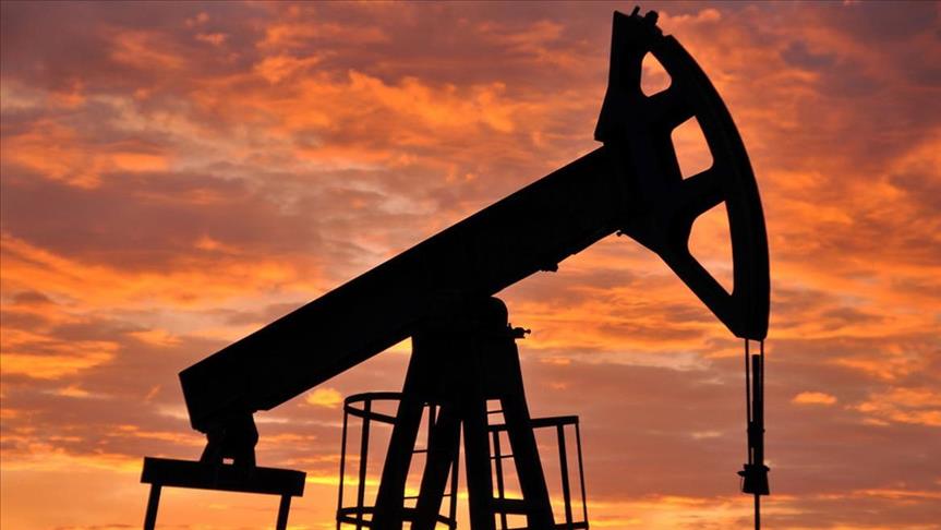 Oil prices rise with decline in U.S. oil stock data