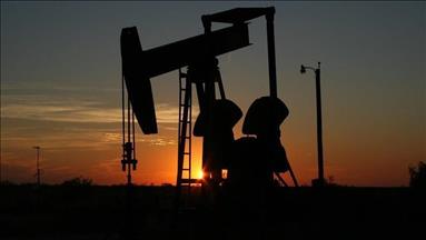 Oil up with stock drop, easing of US-China tension