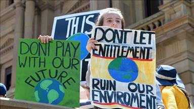 Australia: Thousands march on climate change