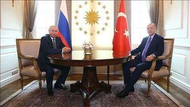 Turkish, Russian leaders discuss Syria over phone