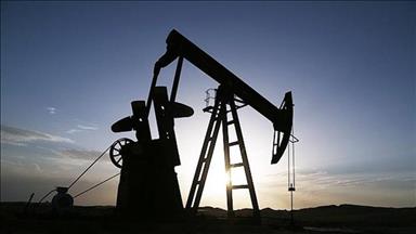 Oil prices show weekly loss as M. East tension calms
