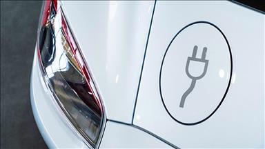 Number of fully electric cars up 140% in Netherlands