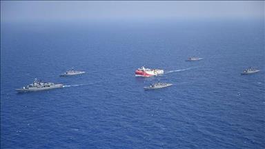 Turkish Navy continues to protect drill ship in E. Med.