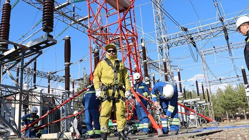 Spot market electricity prices for Sunday, August 22