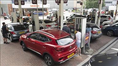 UK considers army assistance to deliver fuel at pumps amid shortage