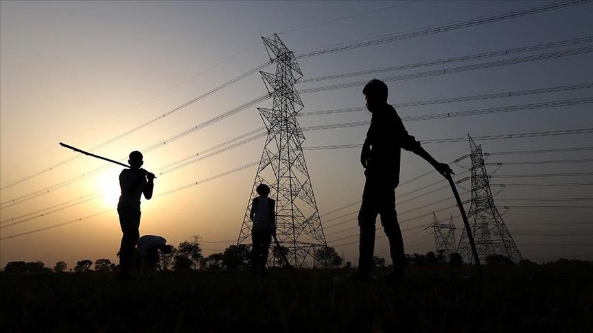 Spot market electricity prices for Monday, May 9