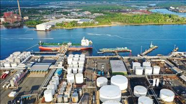 Oil declines over demand fears as China applies lockdowns