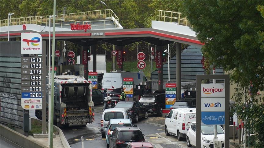 Just Stop Oil protesters spray paint TotalEnergies headquarters in London