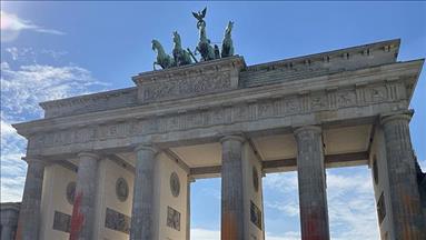 Climate activists block streets in Berlin, demand action to phase out fossil fuels