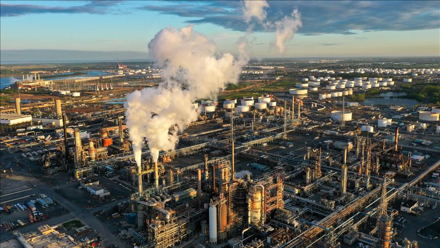 Oil claws back gains after losing 5% over US demand concerns