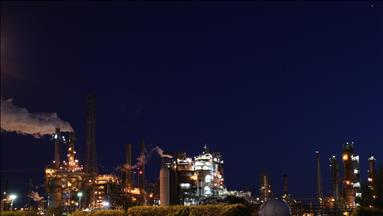 Oil down as Venezuela’s oil sanctions relief eases supply shortages