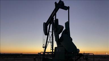 US oil rig count down for week ending Nov. 17