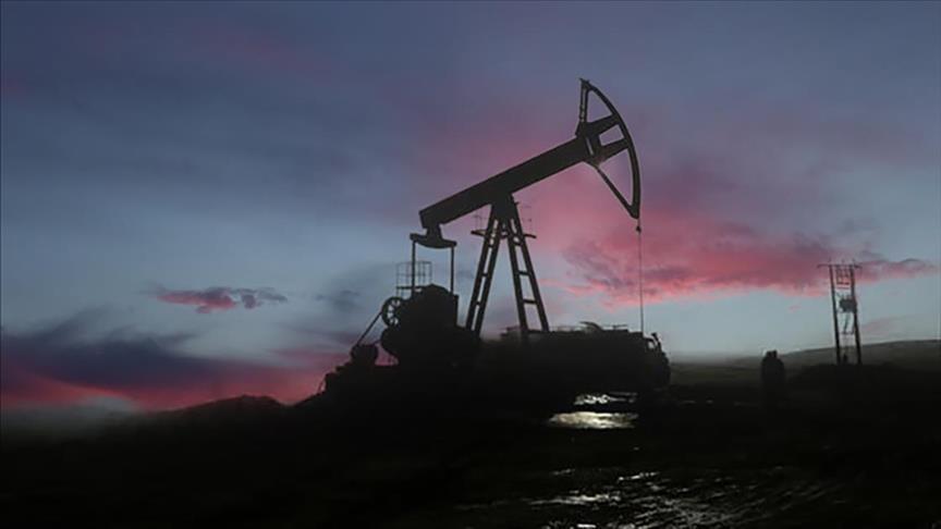 US oil rig count down for week ending Dec. 15