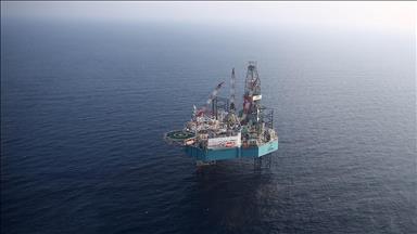 Oil prices start week with thin trade due to Christmas holiday break