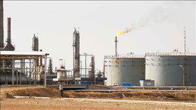 Oil down as Middle East tension eases, dollar depreciates